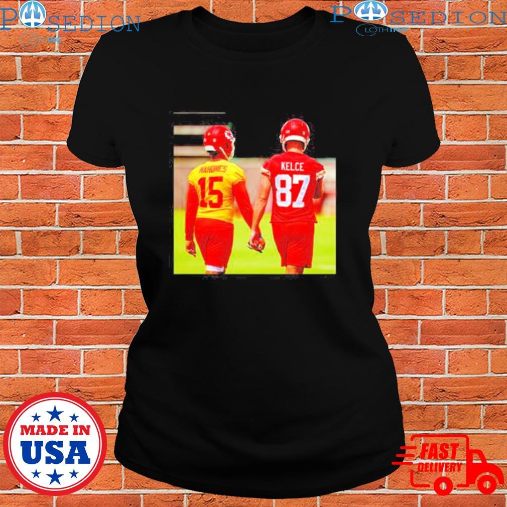 Patrick mahomes and travis kelce holding hand funny picture shirt